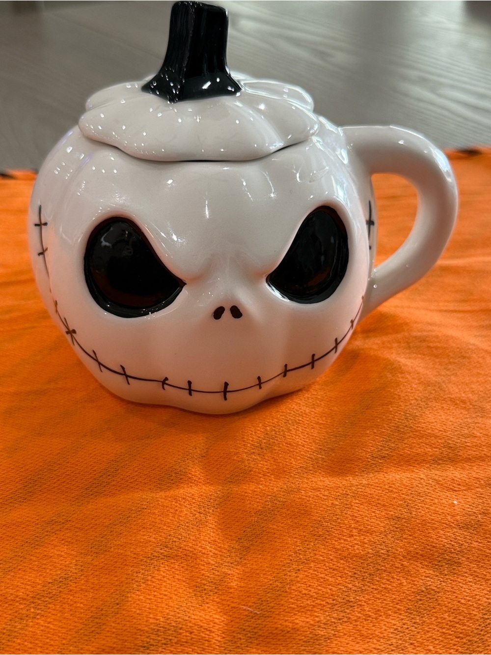 DISNEY THE NIGHTMARE BEFORE CHRISTMAS, JACK SKELLINGTON PUMPKIN MUG W/LID NWT